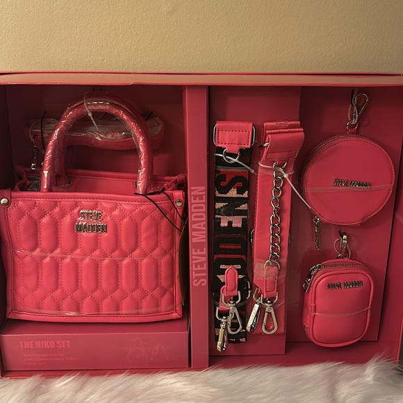NIB Steve Madden Pink (Bniko) Gift Set - Christmas Gift 🎁 - Picture 4 of 15